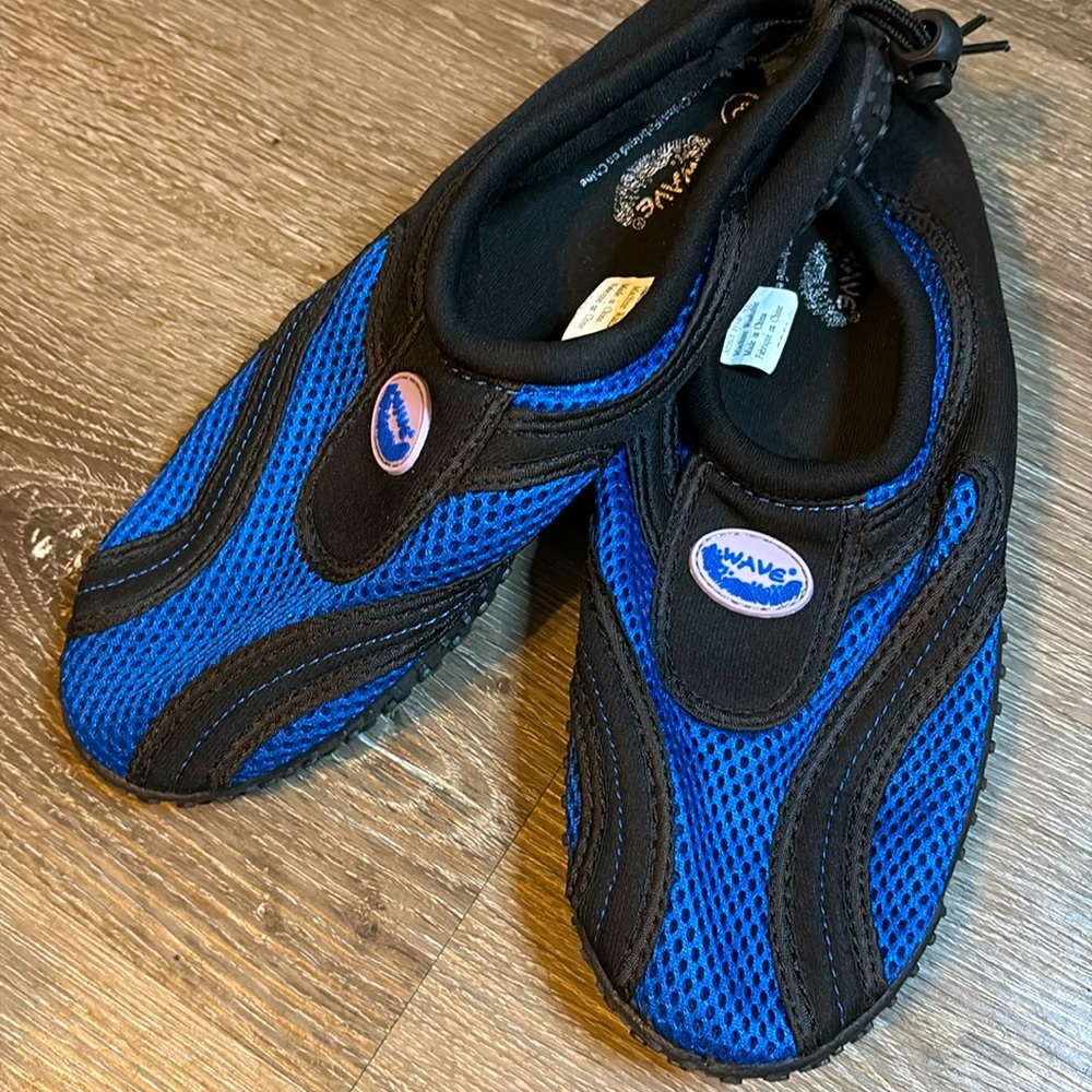Size 8 Swim Shoes Boys